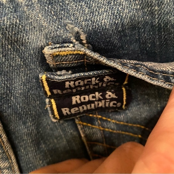 ROCK & REPUBLIC Blue Graphic Pockets Raw Frayed Hem Shorts Size 17 1/2” Waist - Picture 4 of 9